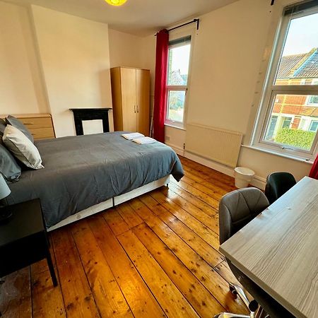 Delightful Room By Gloucester Road Μπρίστολ Εξωτερικό φωτογραφία